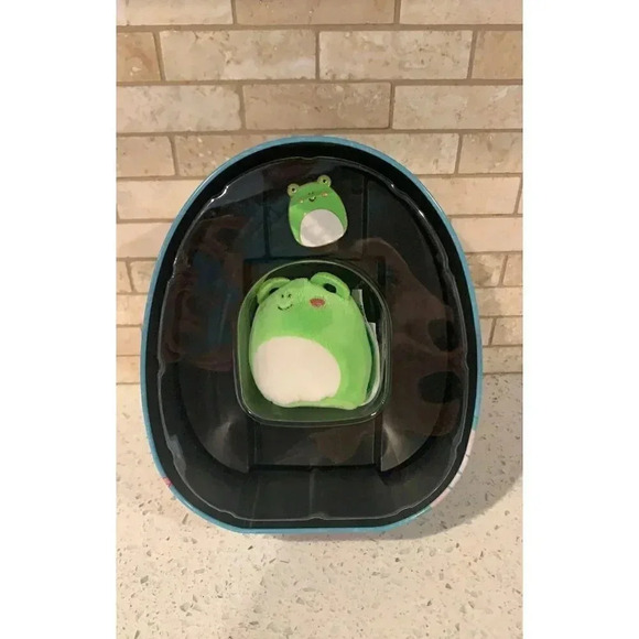 Squishmallow Wendy The Frog  Pin And Trading Cards Sealed Tin Set bq - Picture 5 of 5